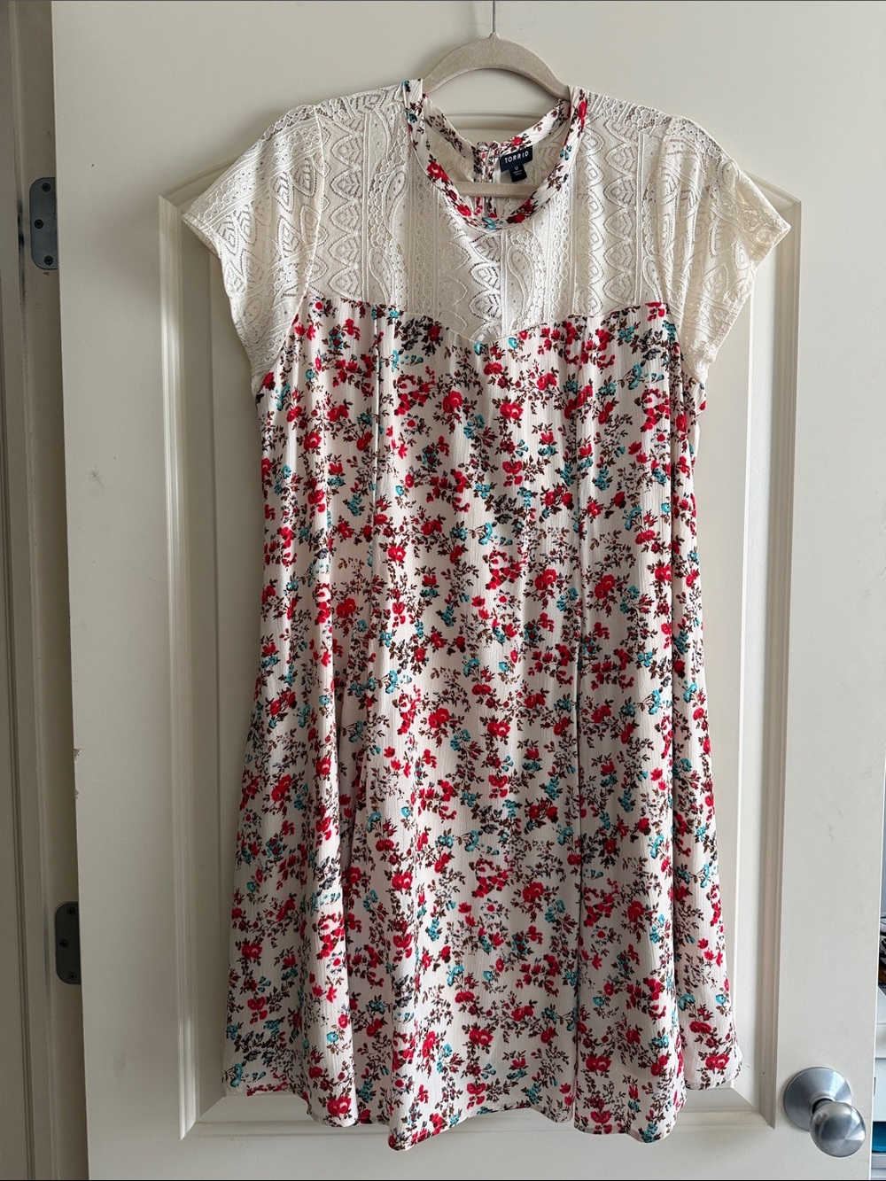 torrid Cream Lace Yoke Dress with Red Floral Print-size 0